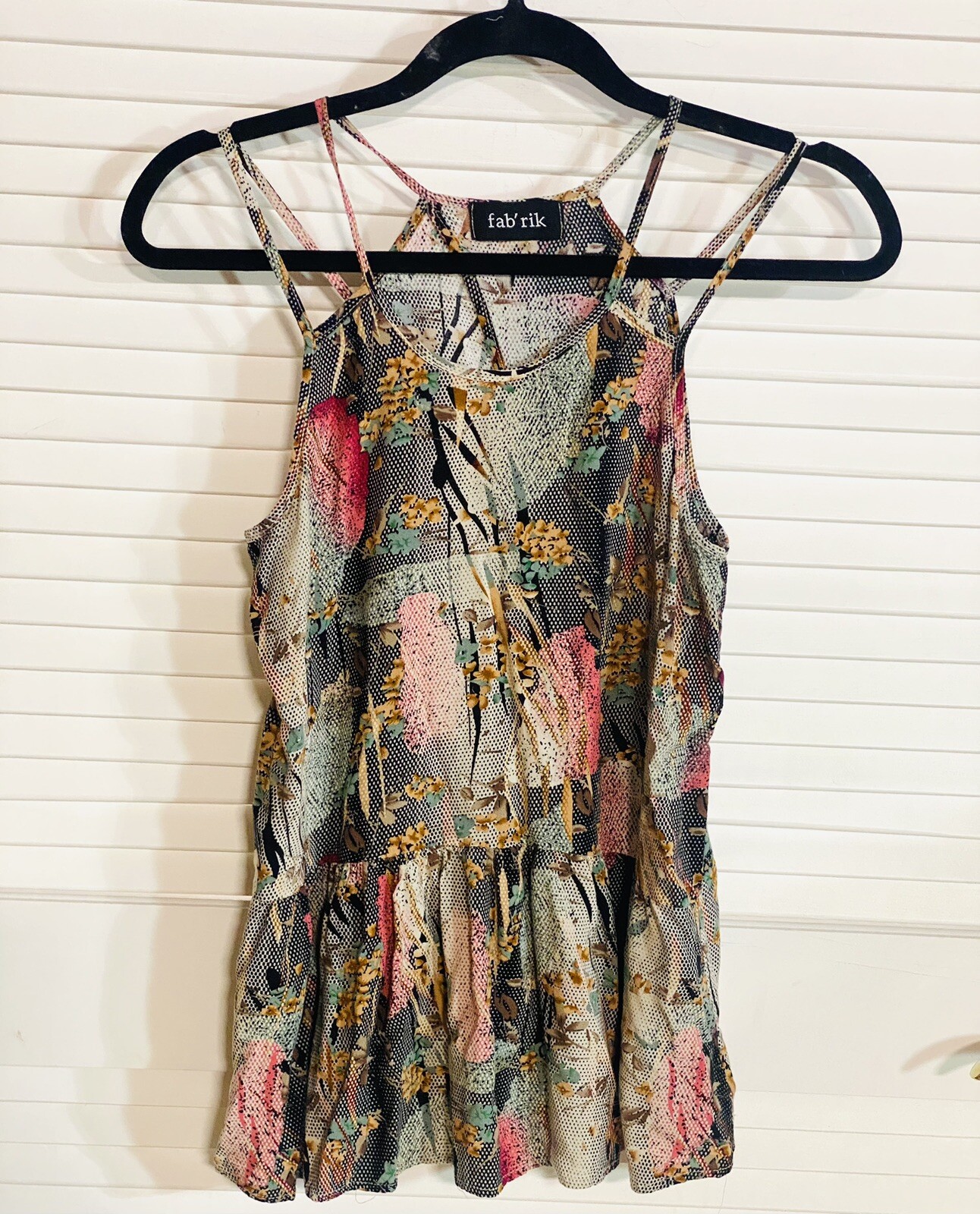 Fab’rik Floral Sleeveless Blouse 30” Chest 21” Length Women M Ruffle Hem