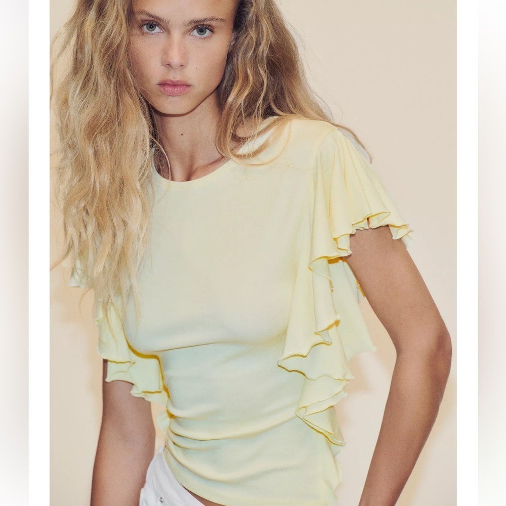 Zara Ruffle Sleeve Crewneck Top in Pale Yellow Size M