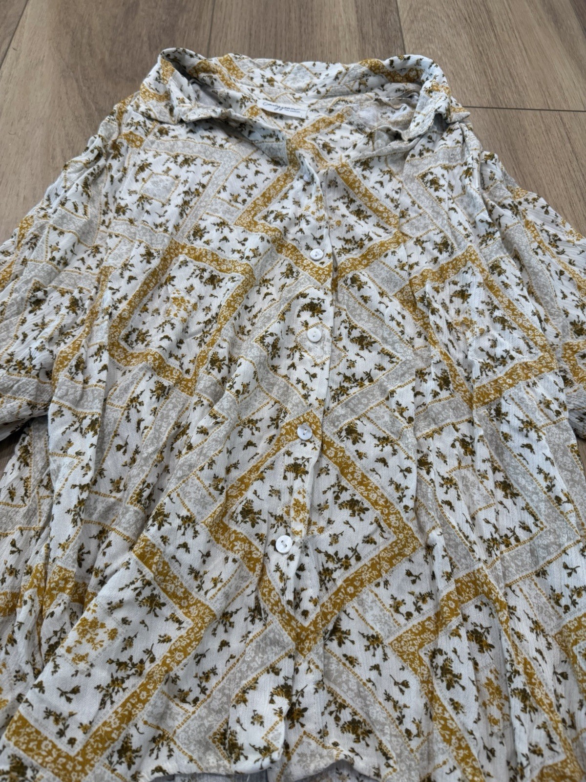 Carly Jean Los Angeles Floral Button Down Top Size Large