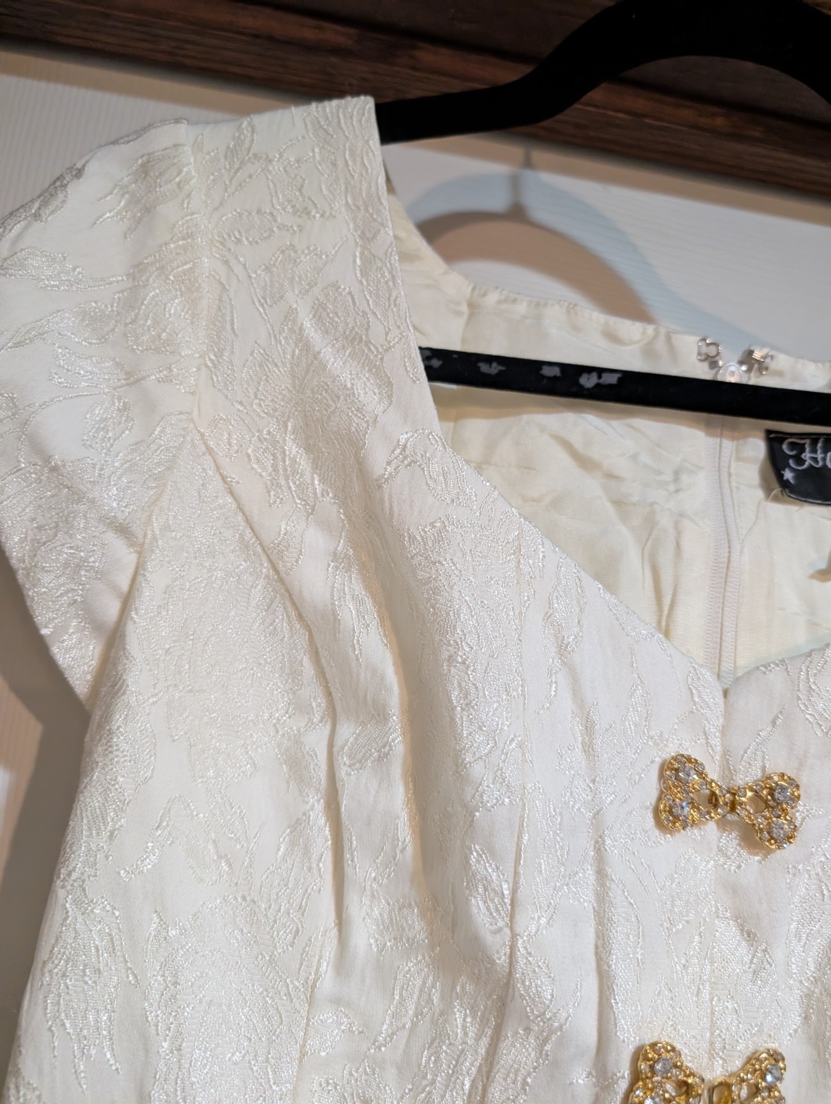 **Vintage** Hampton Nites Women’s Embroidered Top with Beaded Bows Size 6