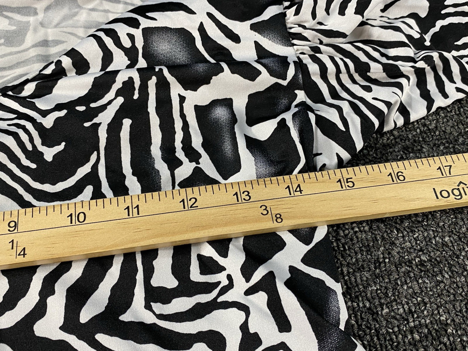 Violet And Clair Women’s Top Zebra Print Flutter Short Sleeve V-Neck Size S