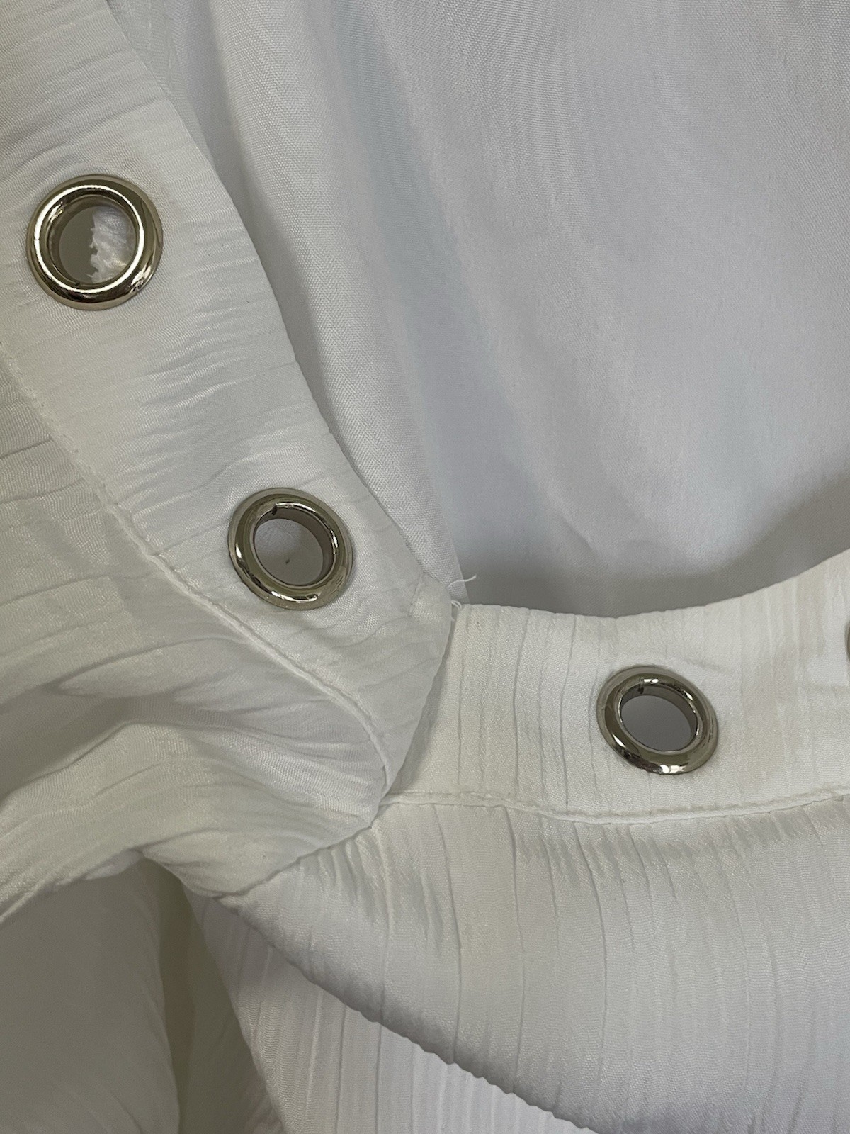 Jennifer Lopez Womens Sz XS One Shoulder White Grommet Crepe Blouse