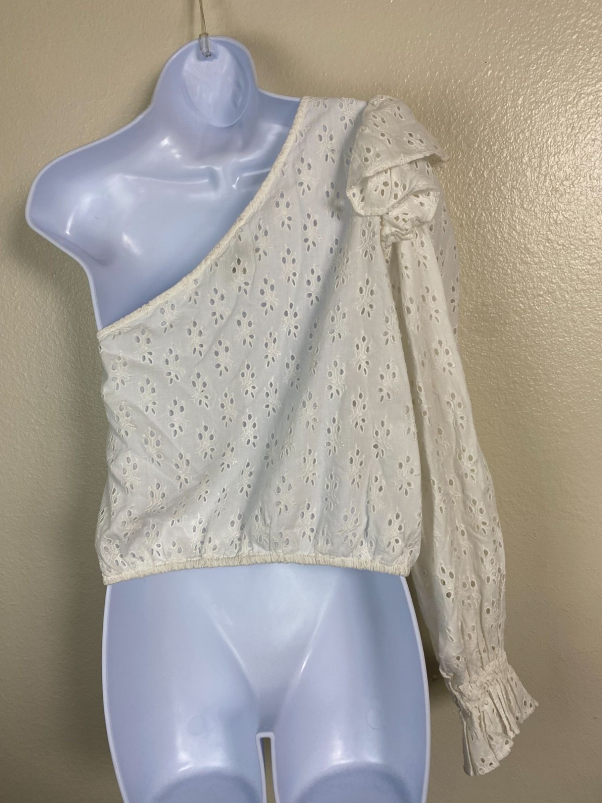 Cami NYC One Shoulder White Eyelet Blouse Top size Small Puff Sleeve Ruffle Cuff