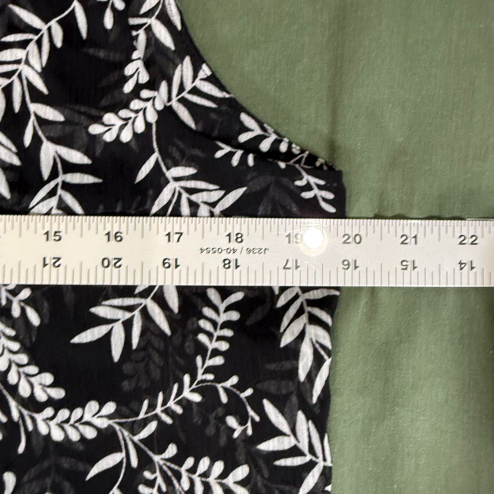 Cristina B Women’s Sleeveless Blouse Black White Leaf Print Size S New No Tags