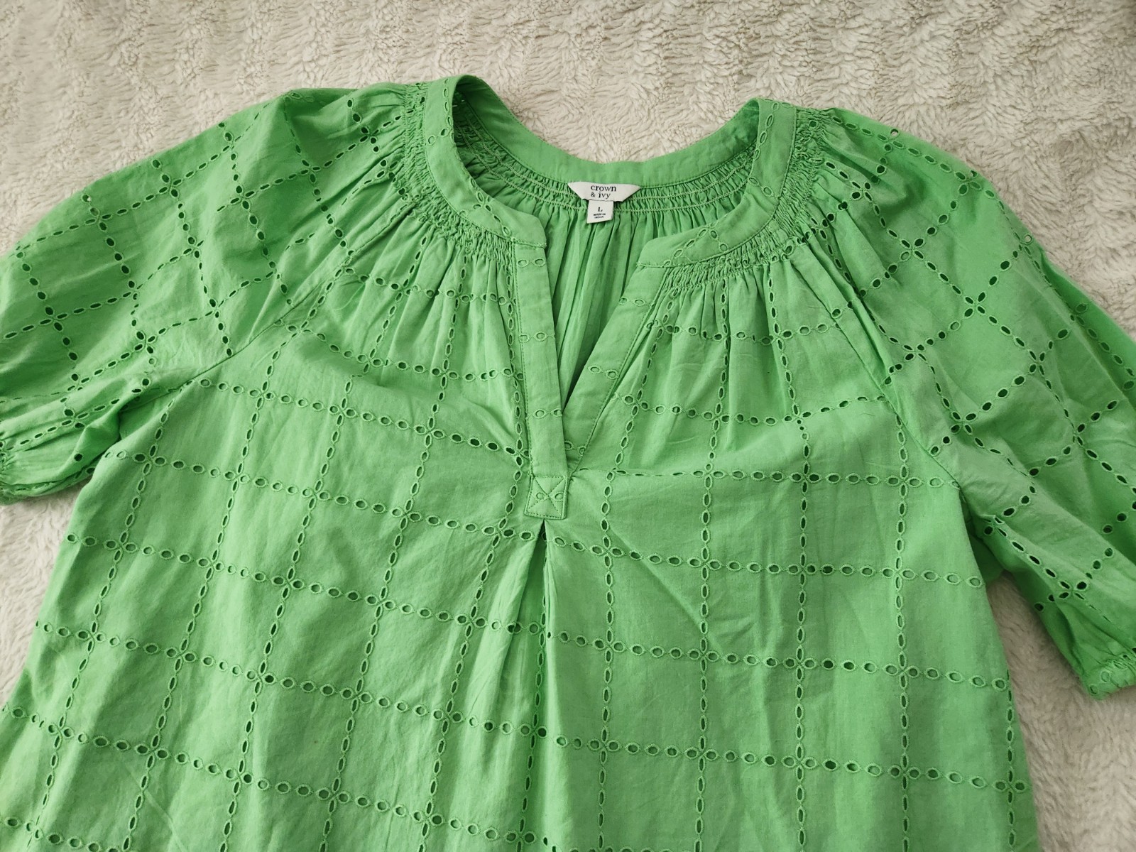 ​Crown & Ivy Women’s Size Large Green Cotton Eyelet Puff Sleeve Blouse Split…
