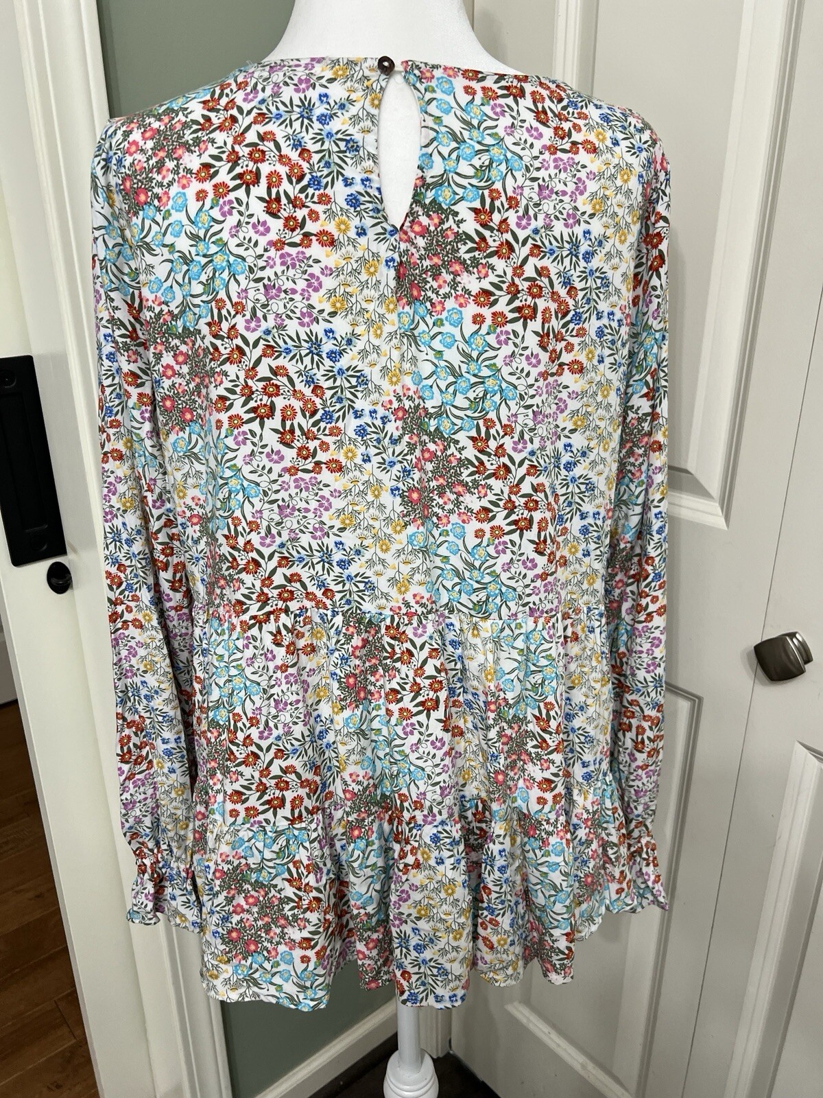 Jane and Delancey Ruffle Floral Bell Sleeve Top Blouse Large L-27”Pit2Pit 22.5”