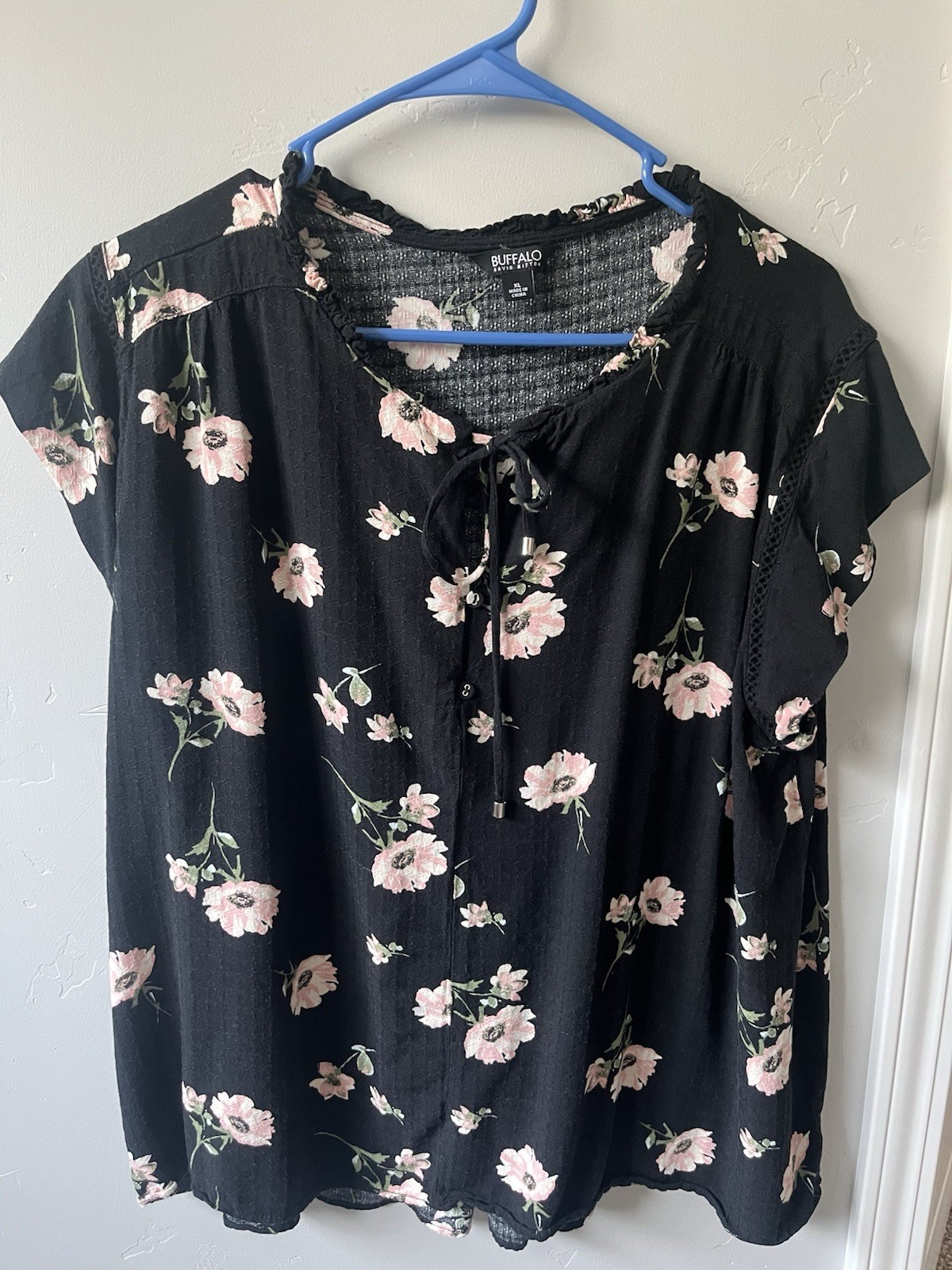 Buffalo David Bitton Black Floral Shot Sleeve XL