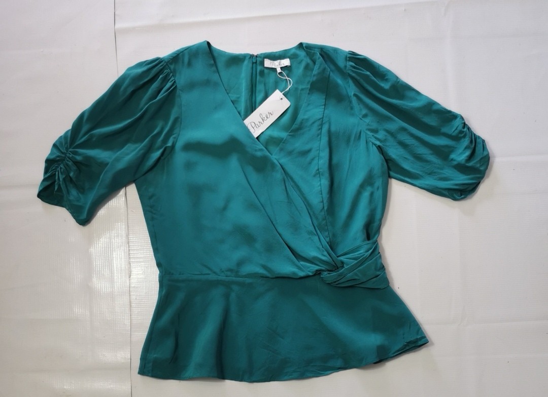 Parker Silk Blouse. Used in good condition. 100% silk. Size: L