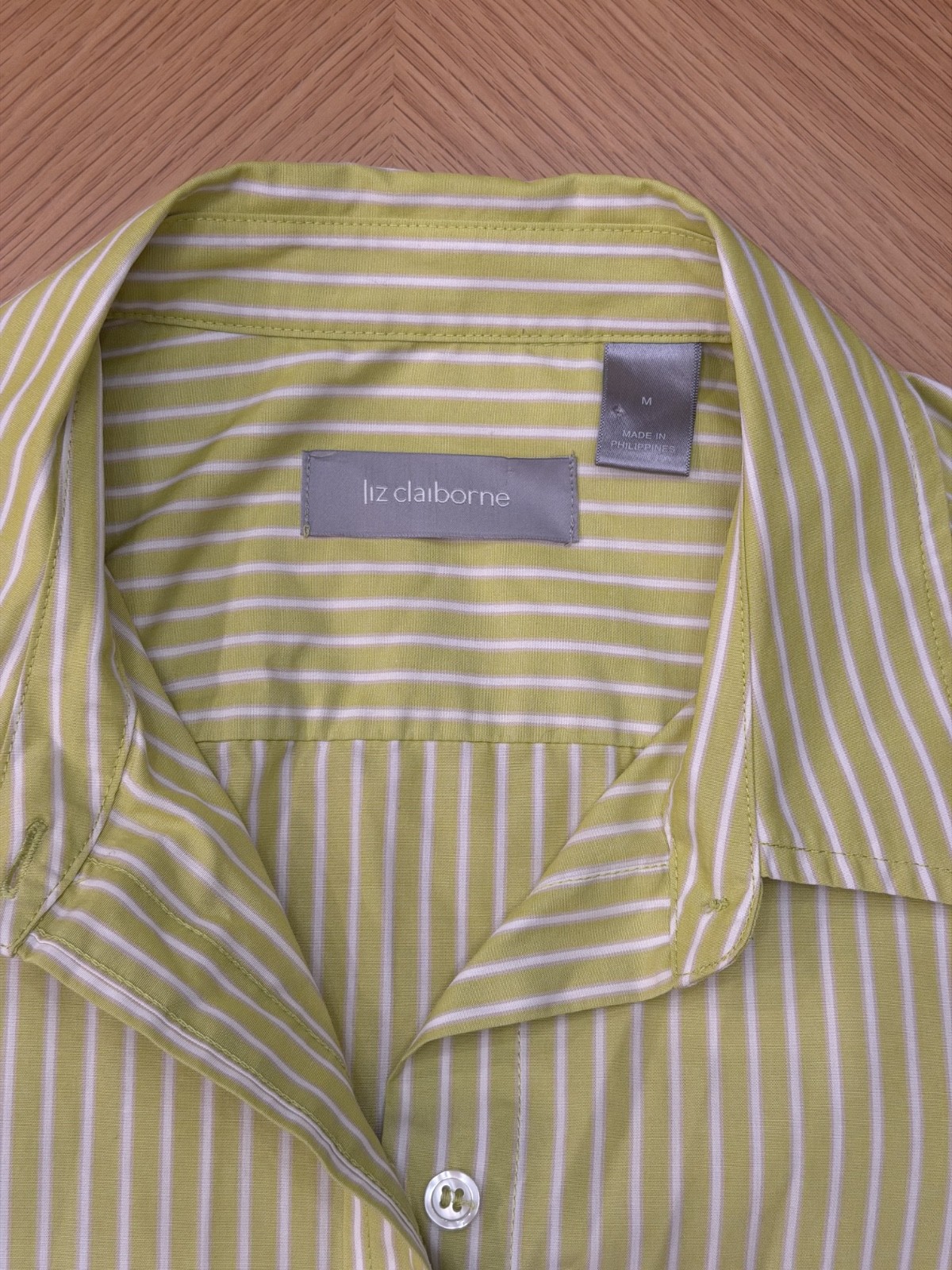 Liz Claiborne Women’s Long Sleeve Button Up Shirt Size Medium Lime Green White
