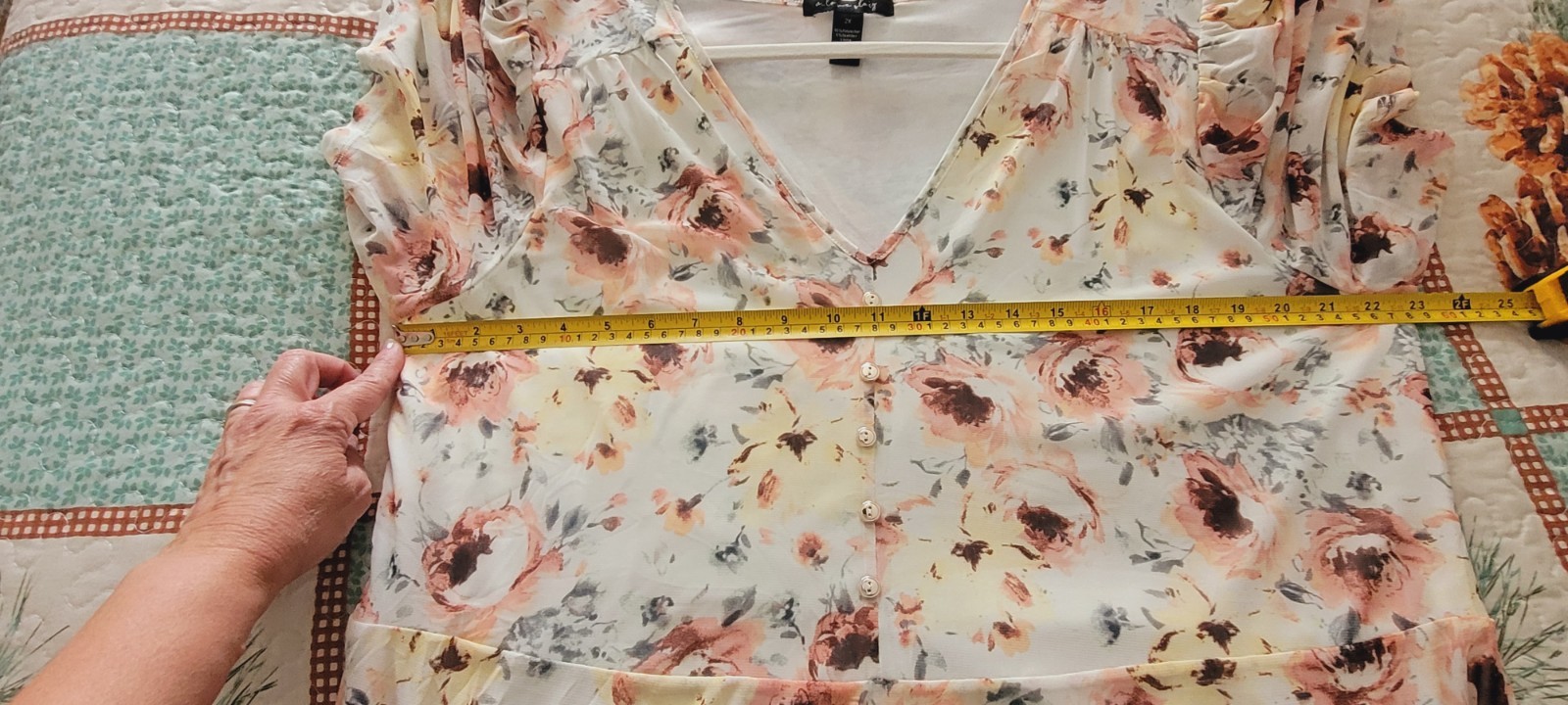 NWOT A Love Story Woman’s Floral Blouse Top Size 2X Gold Tone Buttons Buttons