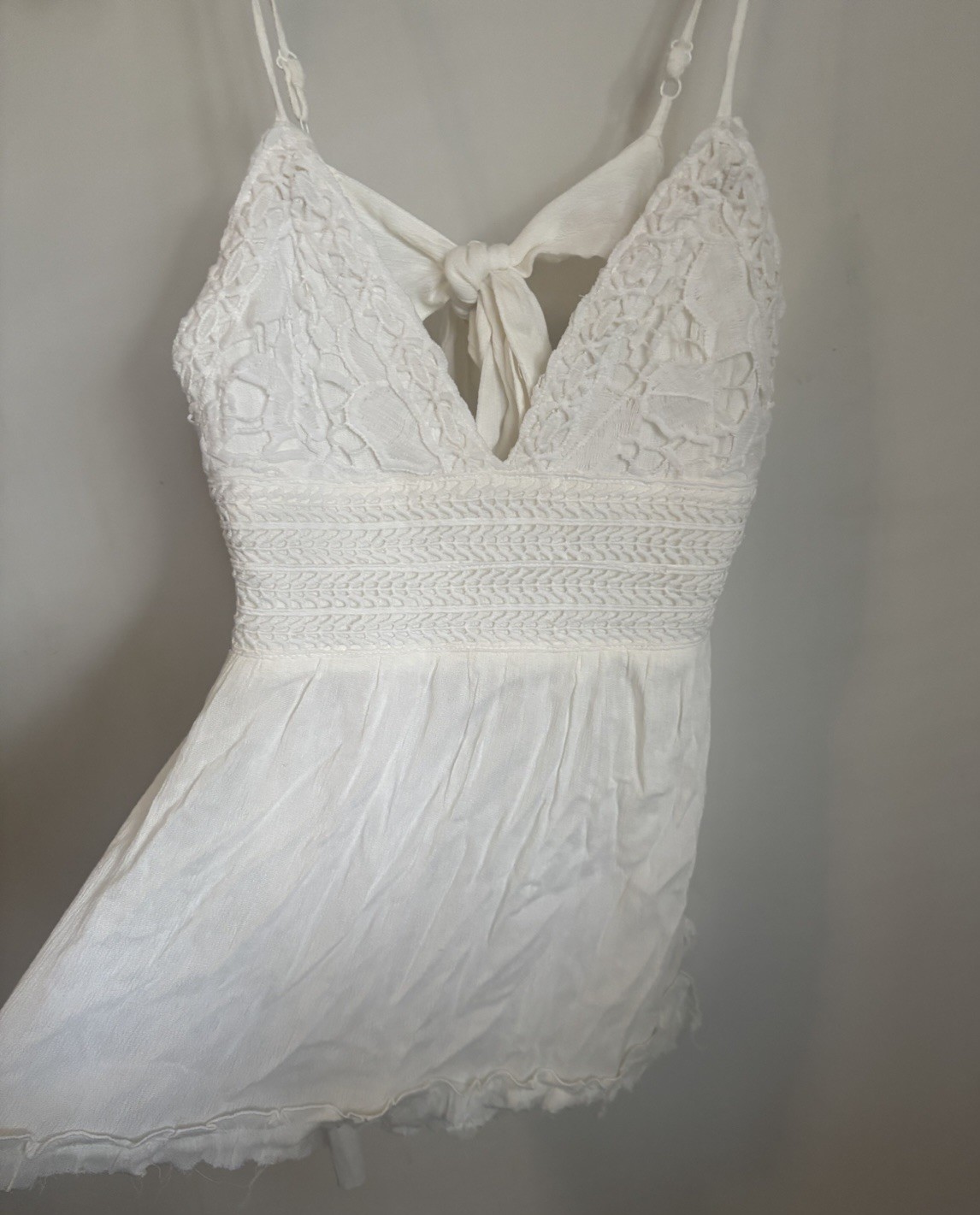 Altar’d State White Lace V-Neck Backless Tie Back Bow top Women Size M