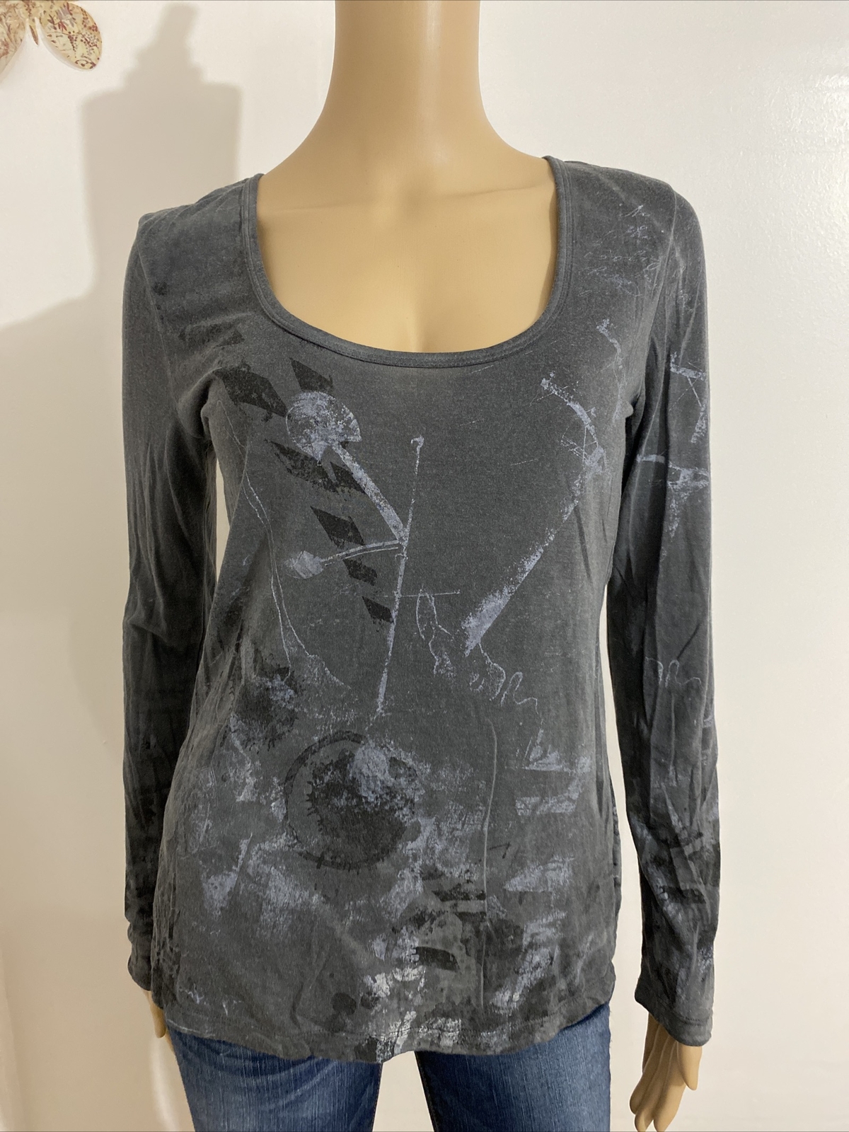 ANAMA Women’s Dark Grey Distressed Graphic Print Long Sleeve T-Shir Size M NEW!