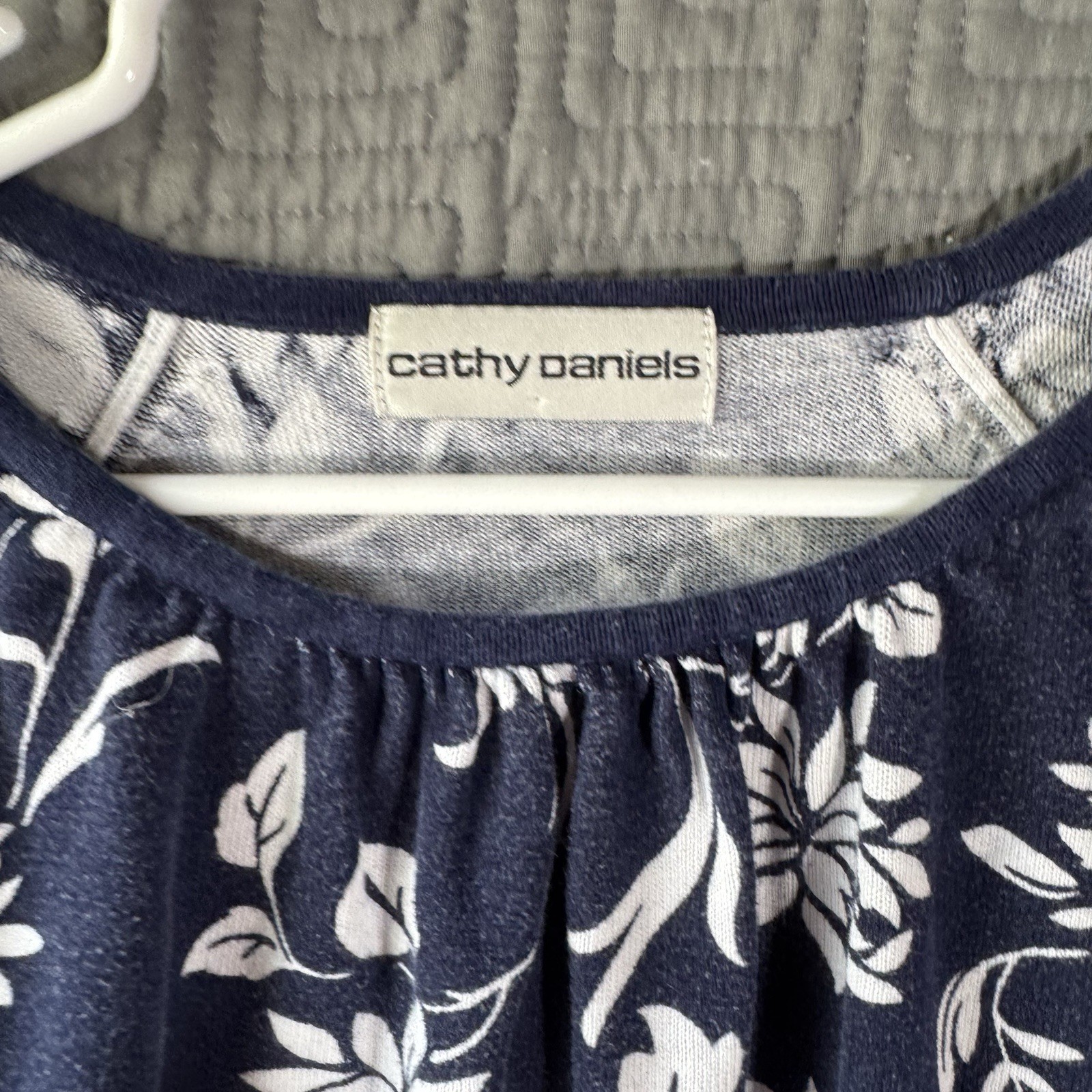 Cathy Daniels Navy Blue White Floral Knit Blouse 3/4 Raglan Sleeve Medium M