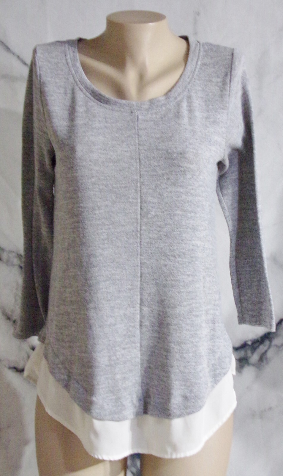 SKIES ARE BLUE Gray White Knit Top Small Faux Shirt Hem Wrist Length Sleeves