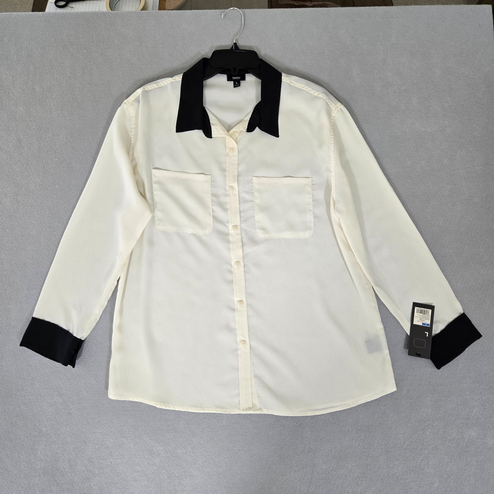 Mossimo Women’s L Creme/Black Accents Button Up Blouse with Front Pockets NWT