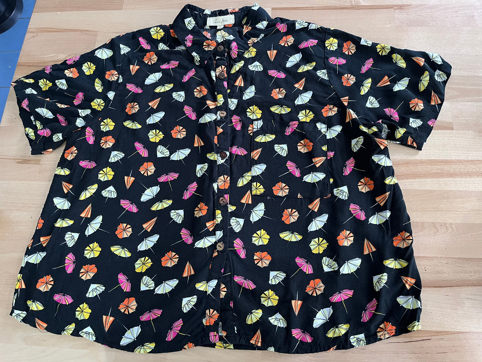Love Notes Black w/ Umbrella Design Short Sleeve Button Down Crop Top Women’s M