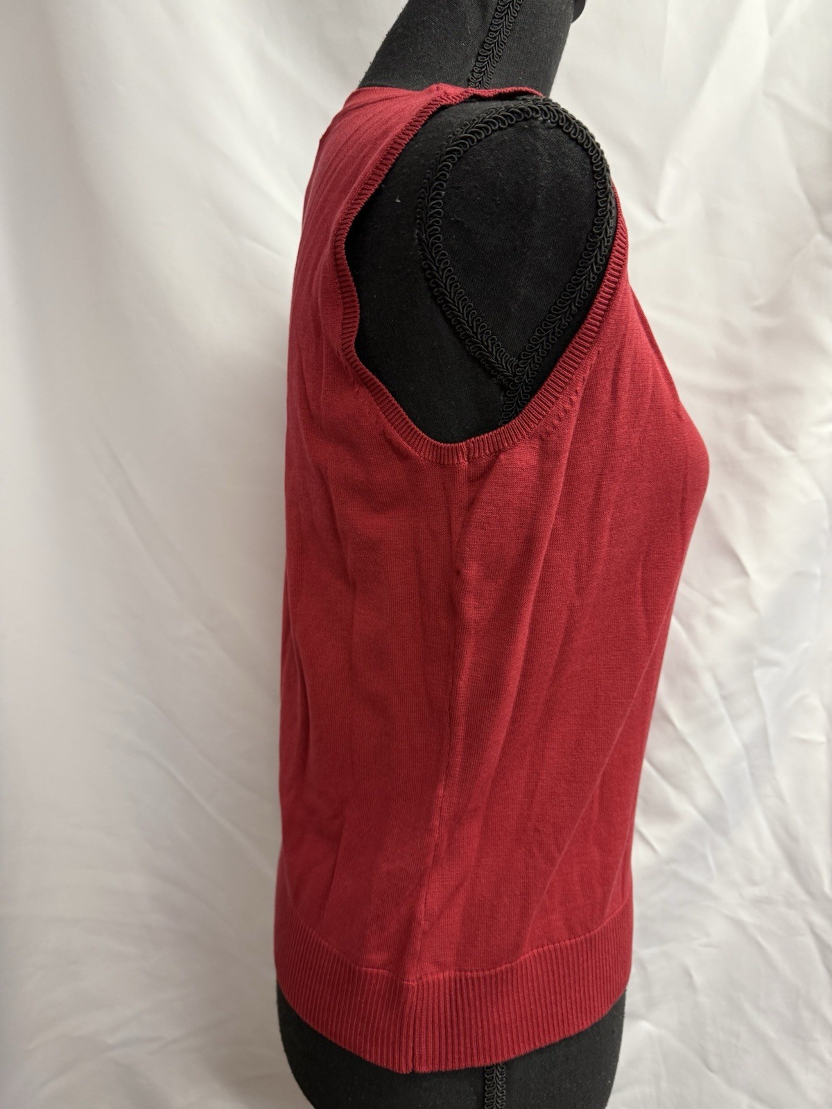 August Silk Red Sleeveless Silk Blend Scoop Neck Stretch Knit Tank Top Petite M