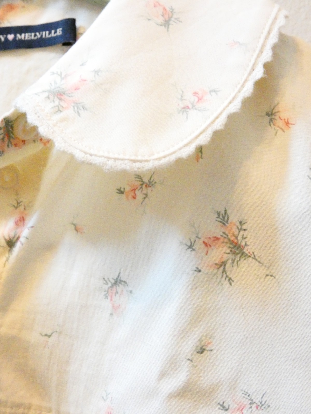 Brandy Melville White Floral Button Up Blouse – Yellow/Cream excellent condition
