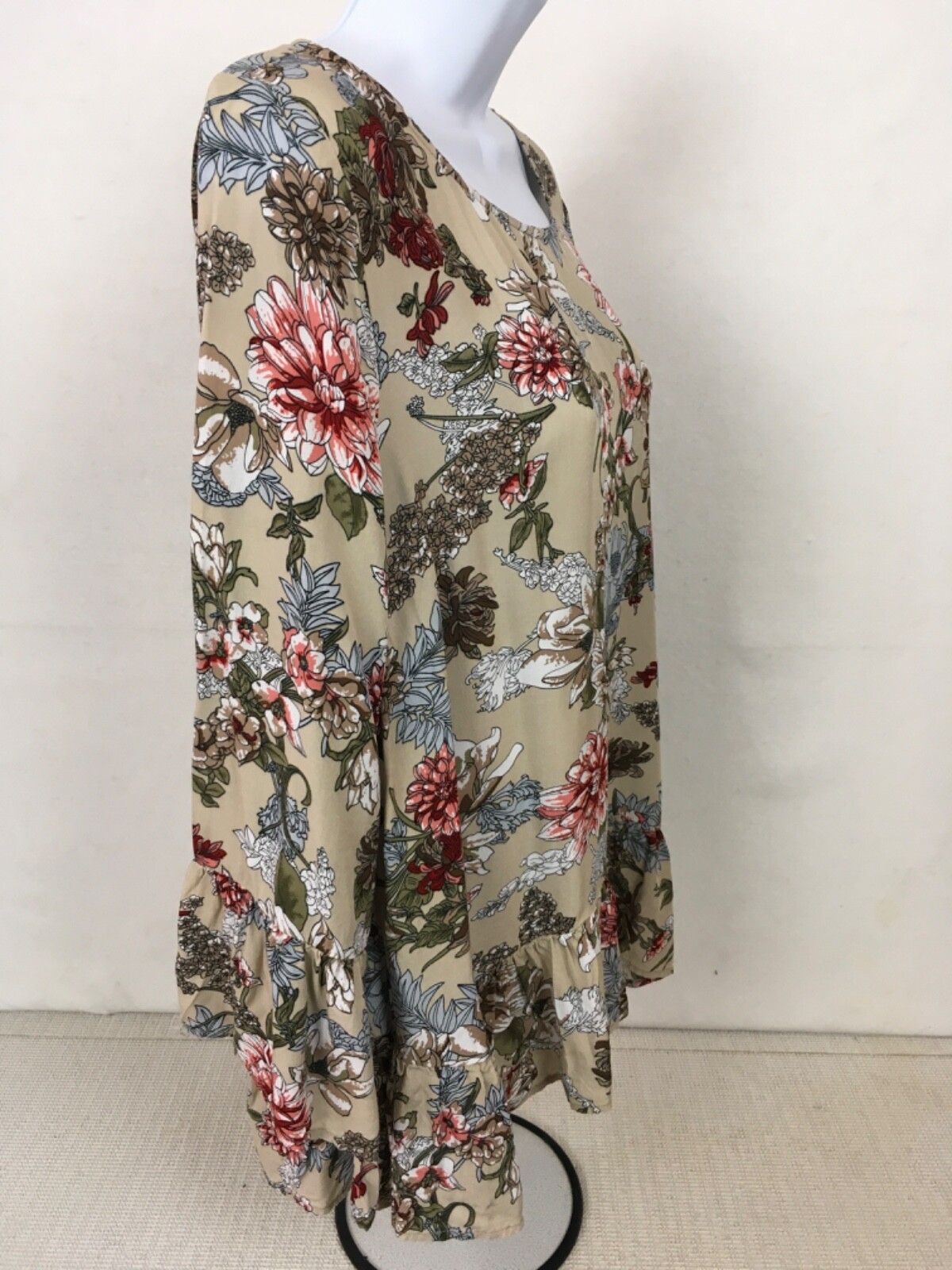 Pink Lily WomensTop Size M Tan w Pink Blue White Flowers Bell Sleeves Round Neck