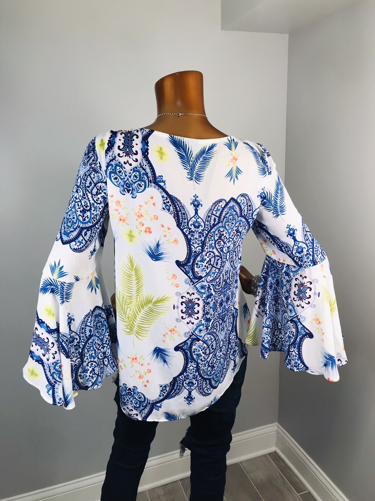 Bold Elements M Top Floral Multi Print Golden Chain Blouse 3/4 Bell Slvs Low Cut