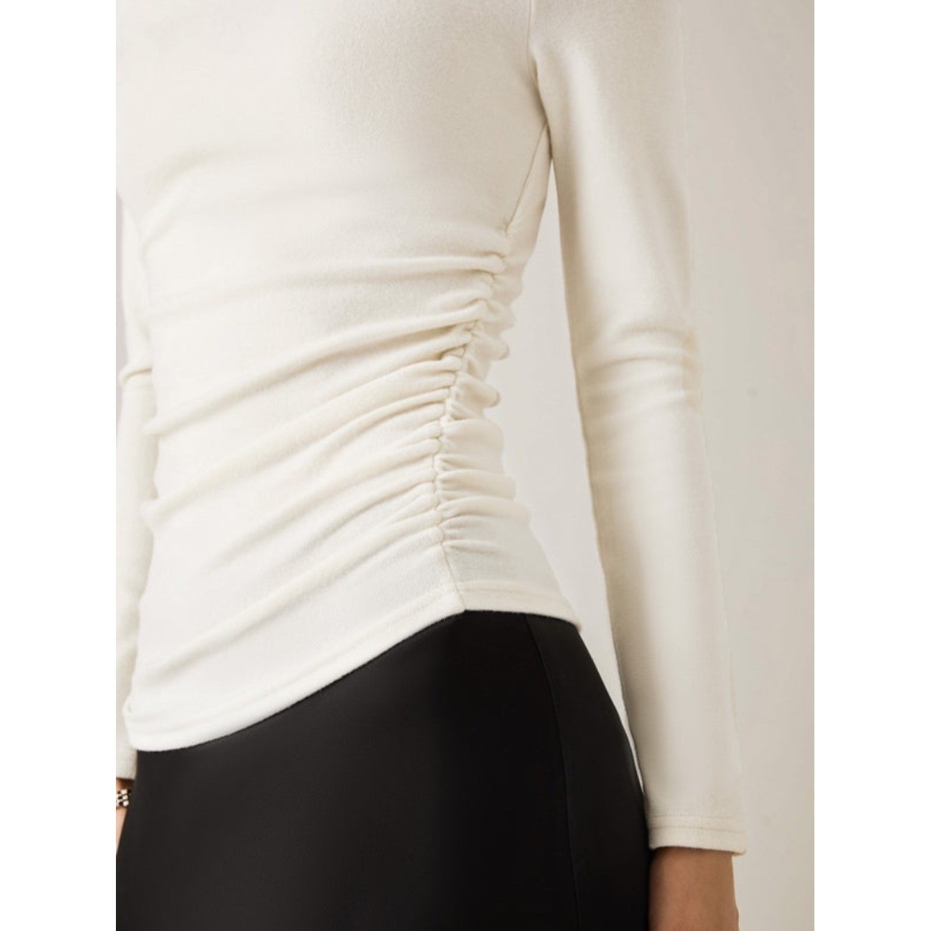 NWT OGL ProWarm Thermal Ruched Sides Tuckable Mockneck Top