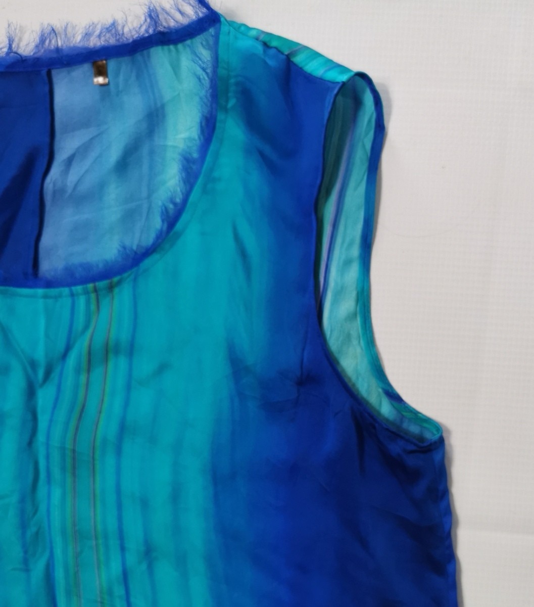Vintage Silk Blouse. Elegant silk blouse. Satin. Blue. 100% Mulberry silk size:M