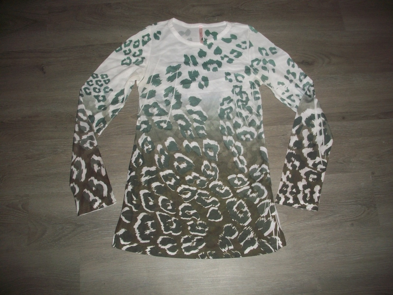 womens long sleeve autumn blouse.olive cheetah.RUE 21. medium