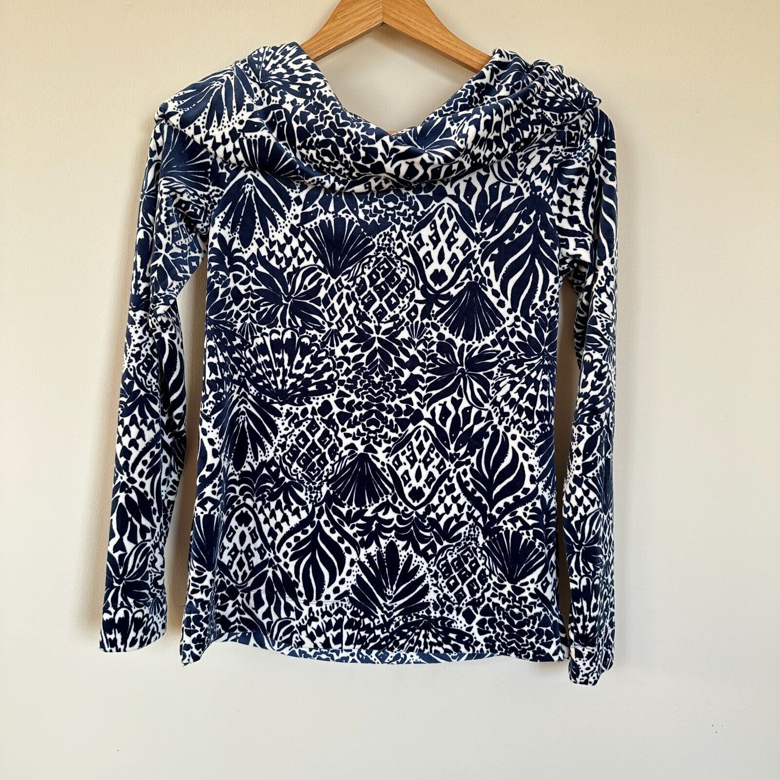 Lilly Pulitzer Belinda Velour Pullover XS Navy Cowl Neck Off Shoulder Top