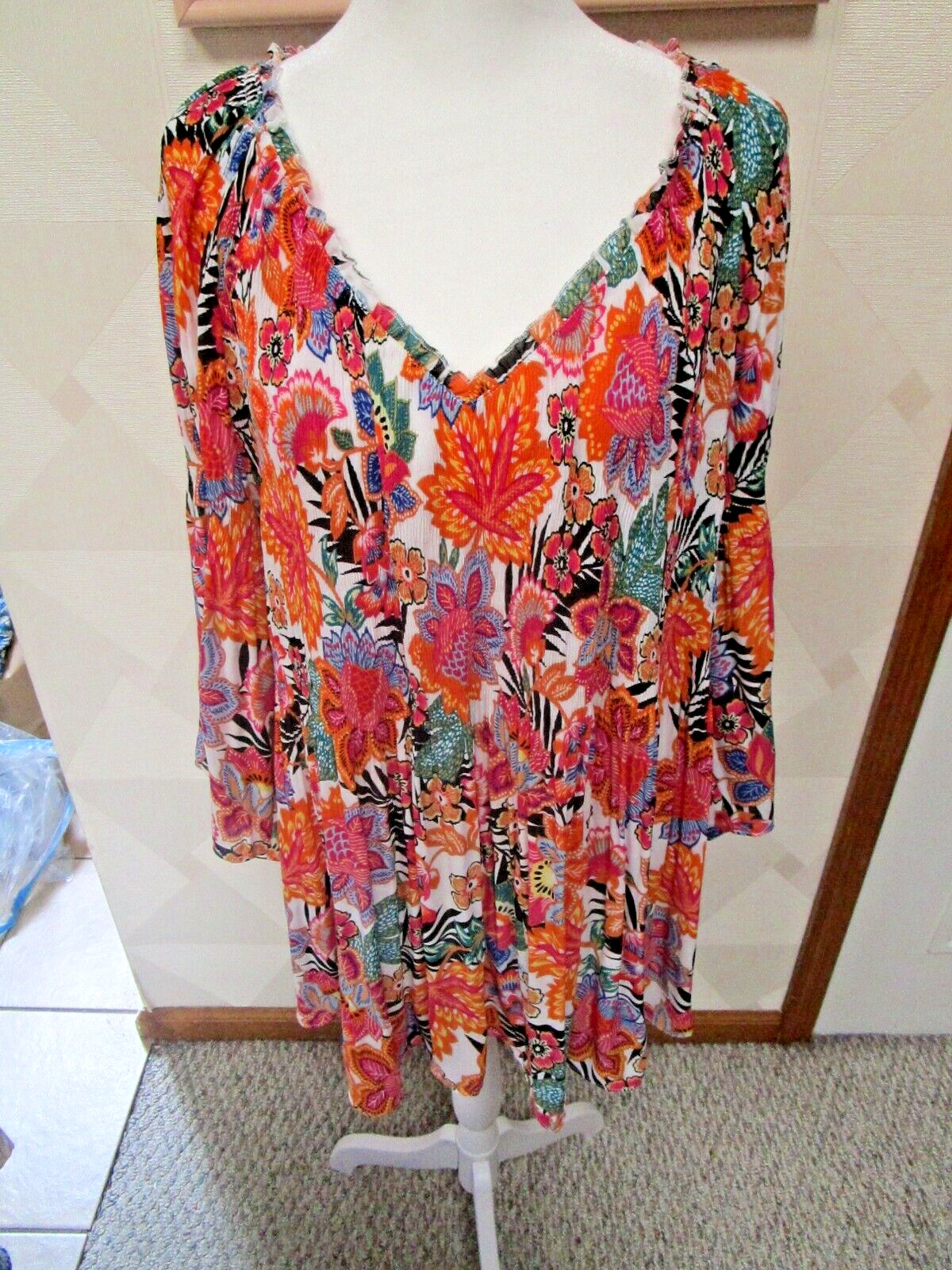 NINETY CLOTHING-PINK/MULTI-FLORAL-3/4 FLARED-SLEEVE-PLEATED TOP-SIZE-1X-NWT-$68