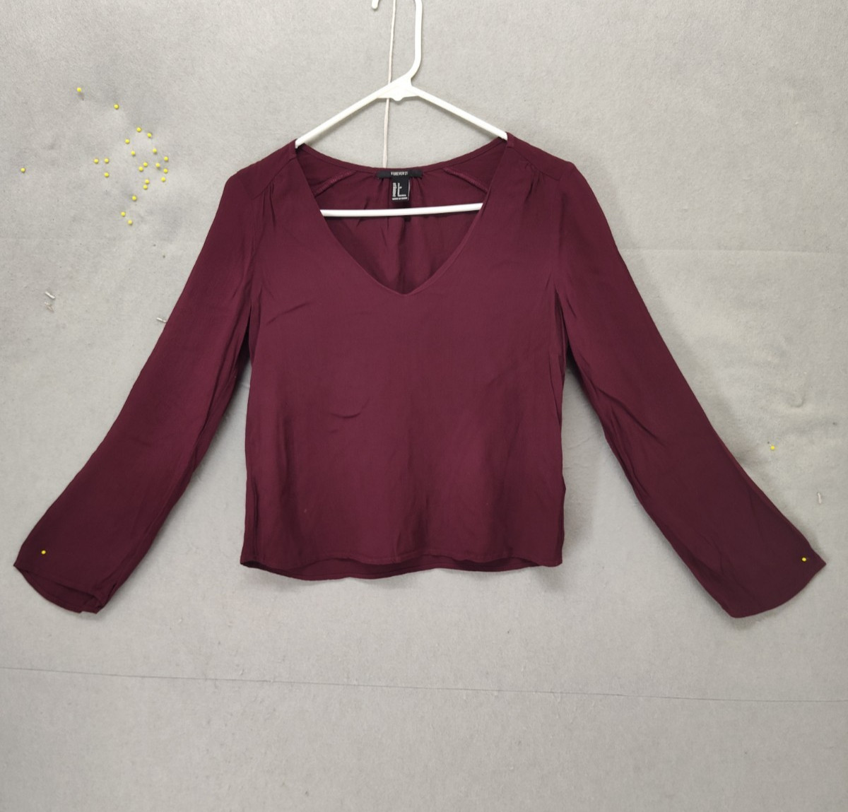 Forever 21 Women Top Small Burgundy 100% Rayon Long Sleeve V Neck Casual Fit