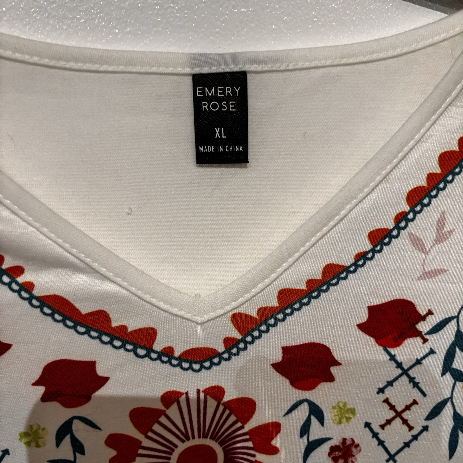 Emery Rose Women’s Printed White Top Size XL