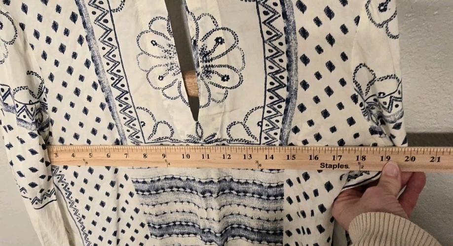 ​Rip Curl Women’s M Blue White Print High Neck Long Sleeve Blouse Keyhole