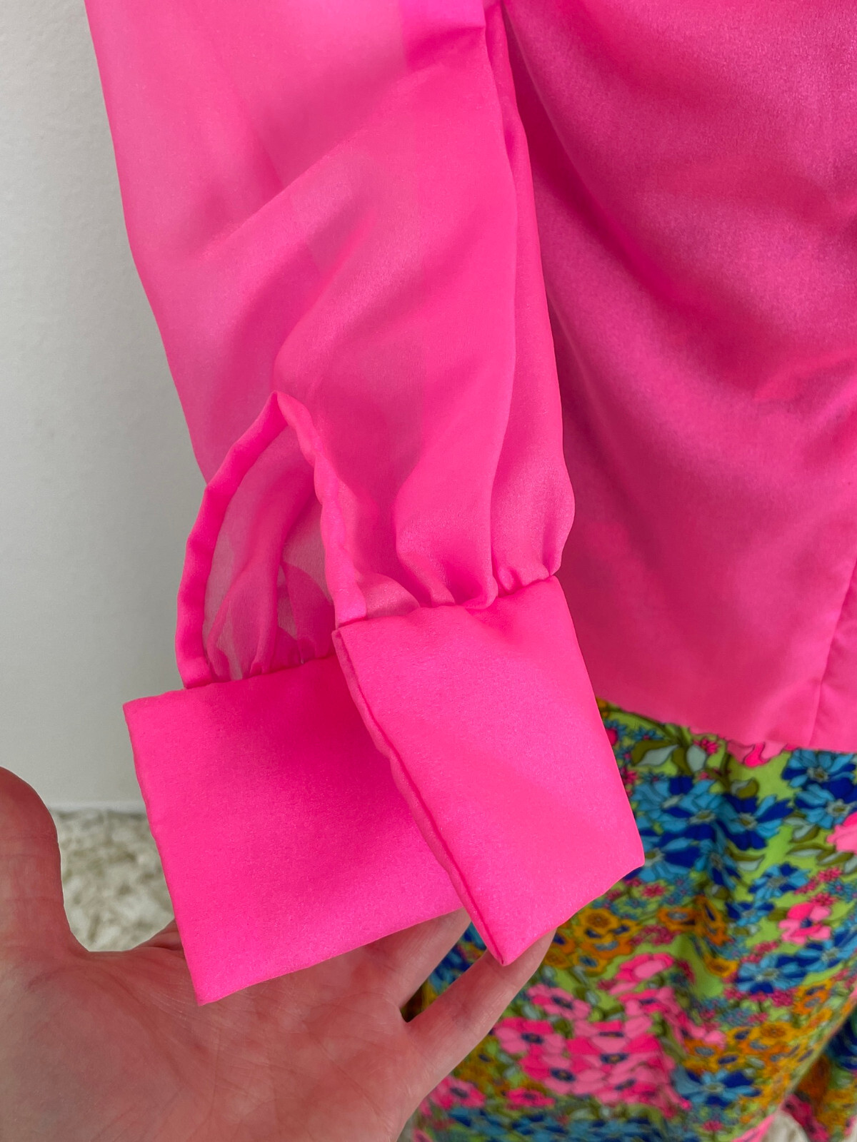 Vtg 60s 70s PSYCHEDELIC PINK BLOUSE Neon Bright Colorful Hippie Hostess Shirt XS