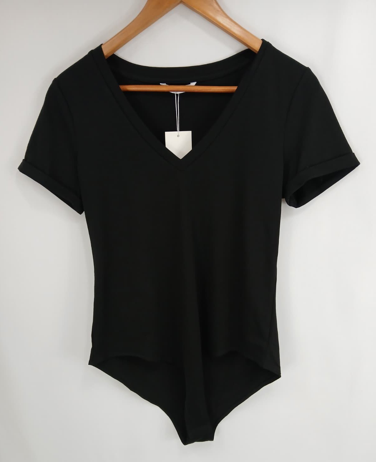 NWT Mangopop Black Short Sleeve V-Neck Bodysuit Snap Closure Womens Size Large