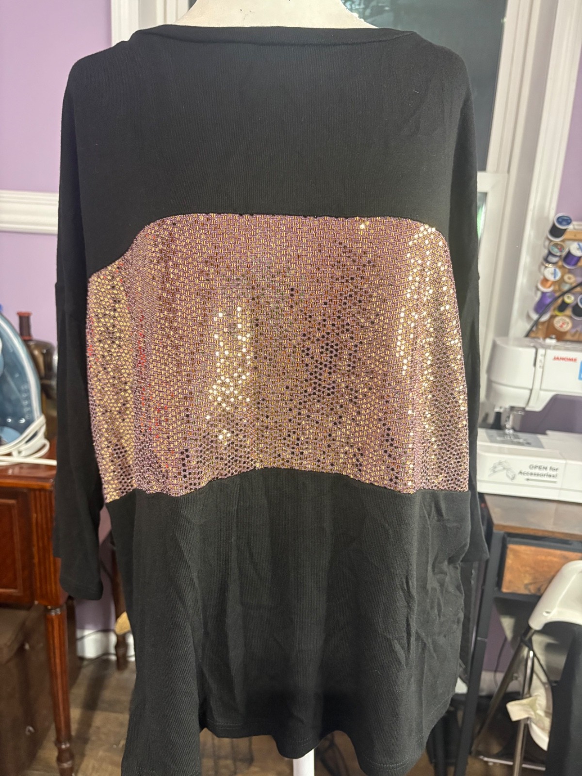 black top This black top features a distinct, wide band of shimmering gold sequi
