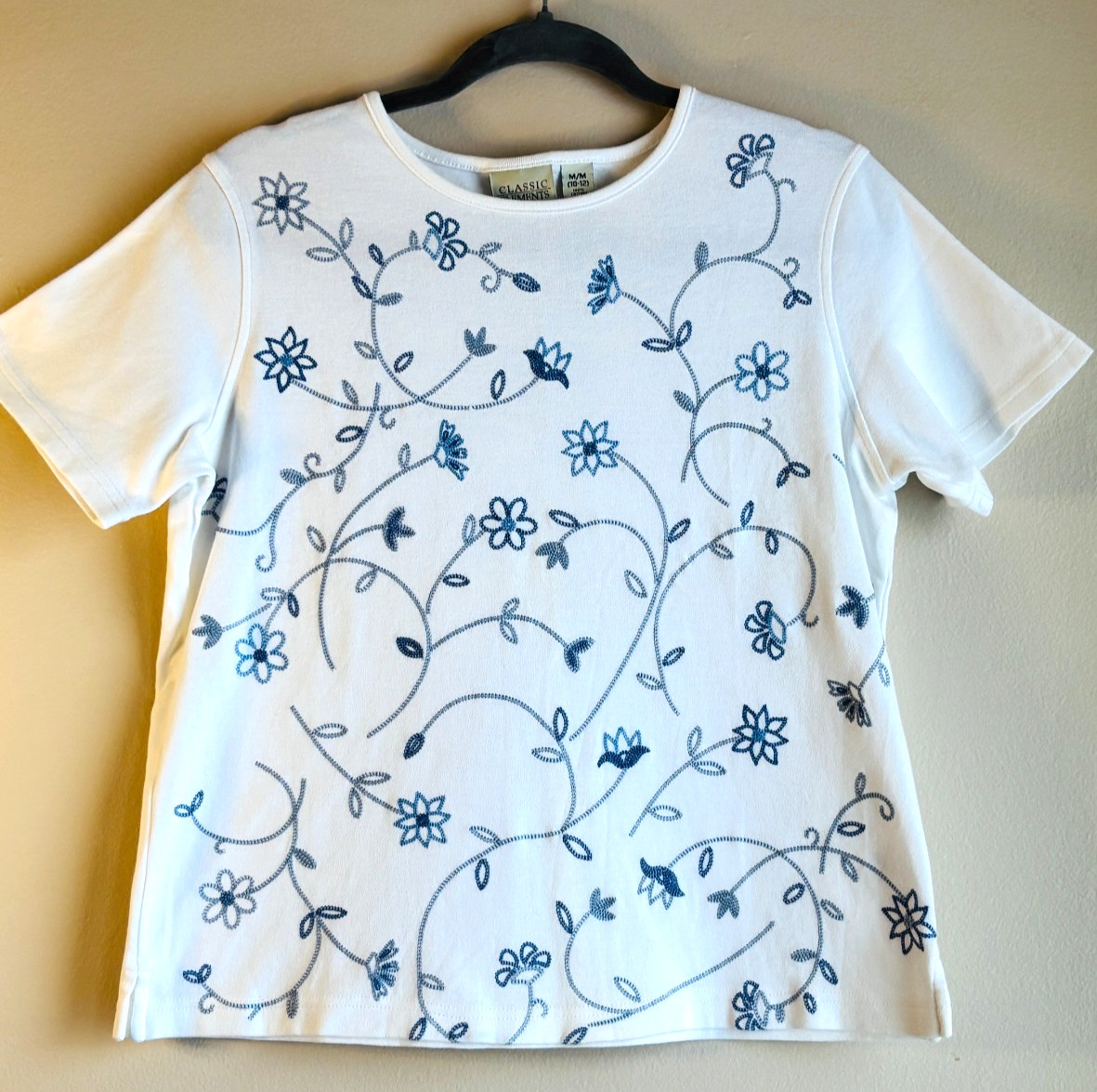 Embroidered Floral Blouse Women Medium Classic White & Blue Short Sleeves