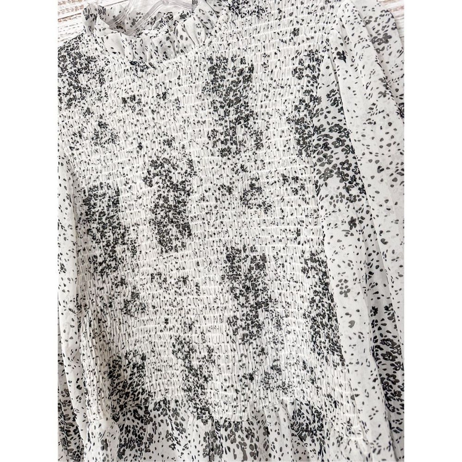 Fab’rik Women’s Speckle Print Long Sleeve Smocked Blouse White Black Size Medium