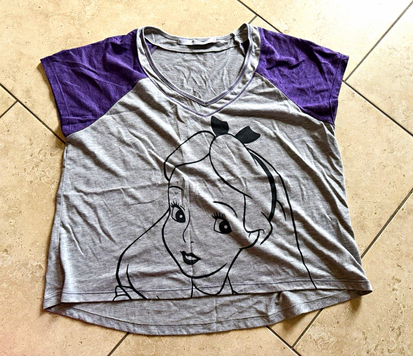 Women’s Alice in Wonderland Graphic V-Neck Tee Gray/Purple Size S