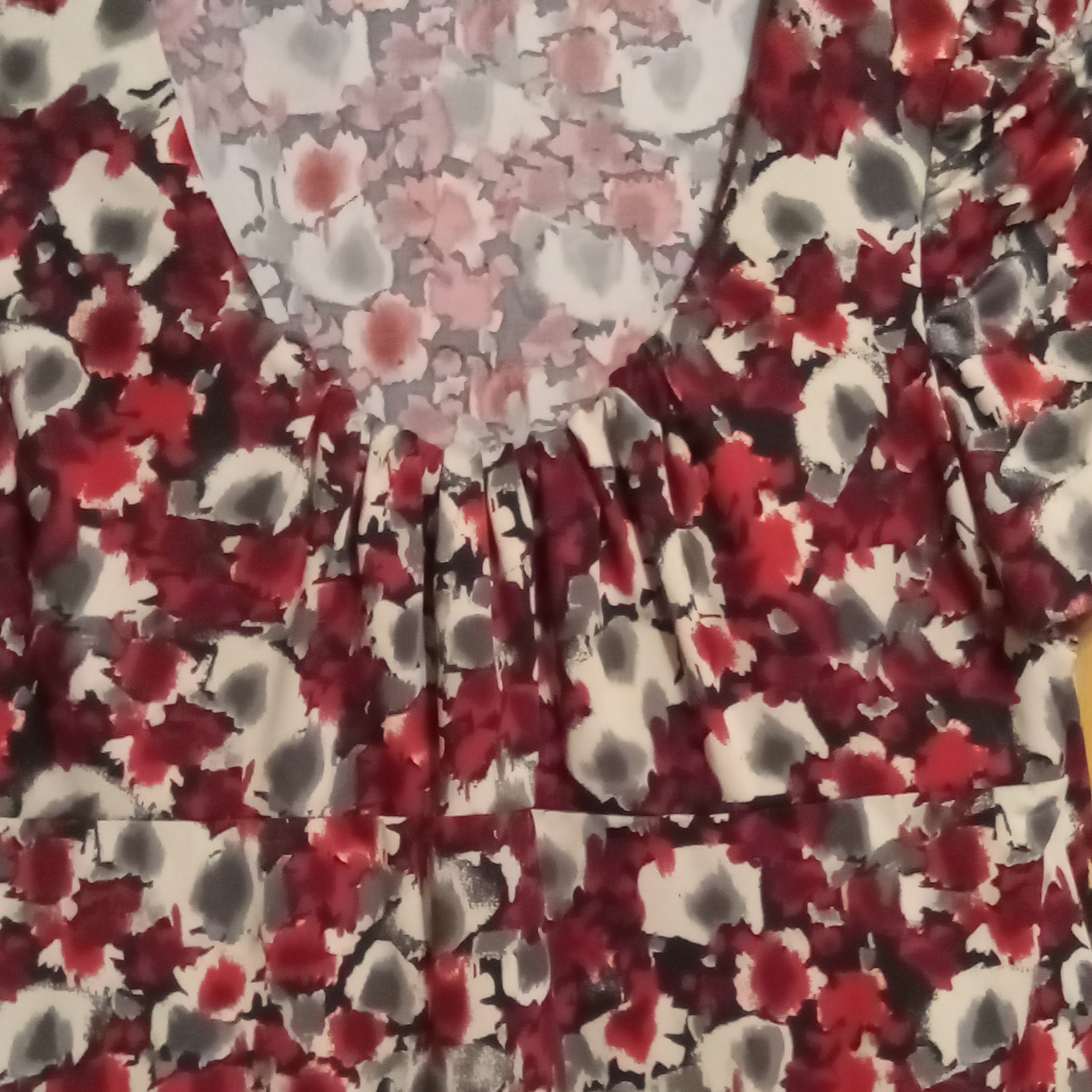 Studio 1940 Women’s L Regular Red/Black/White Floral Pleated Scoop Neck Blouse