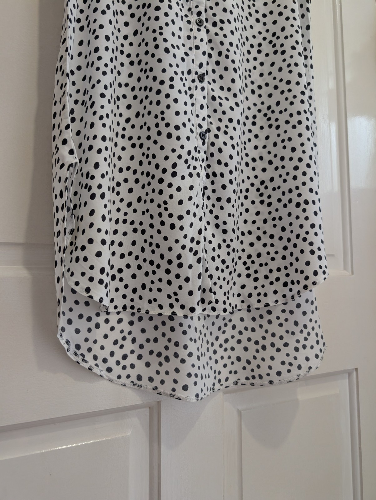 Wallis White Polka Dot Blouse Size Small Sleeveless Button Down Dropped Hem