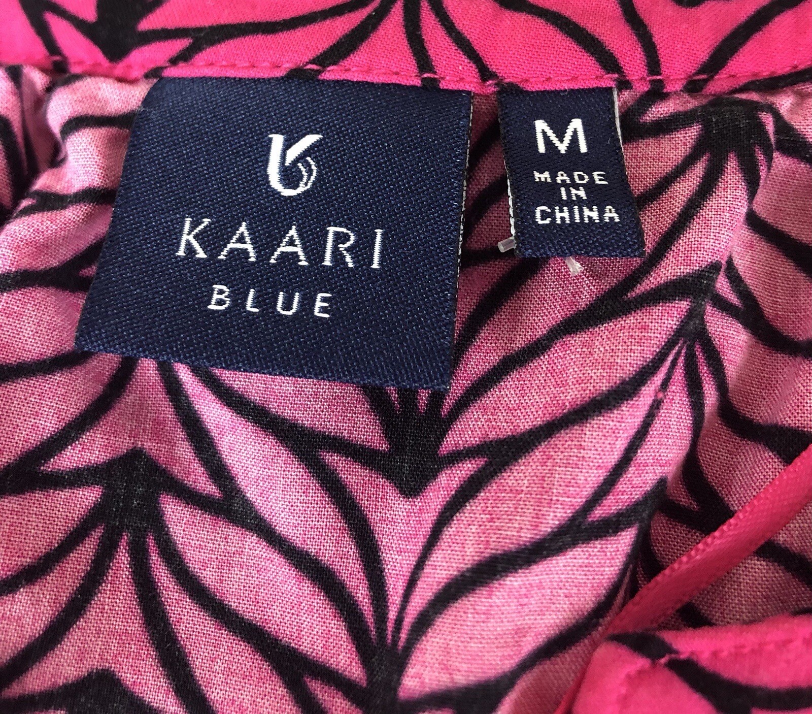 Kaari Blue 3/4 Sleeve Top Womens Medium Pink Black V-Neck Gold Tone Buttons