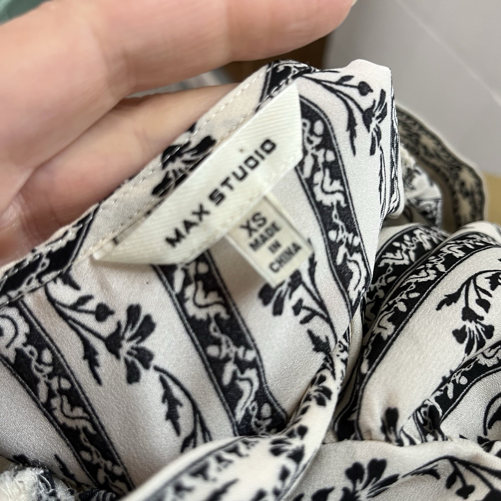 Max Studio Blouse size Extra Small Black Ivory Floral Peasant Boho Wedding Slim