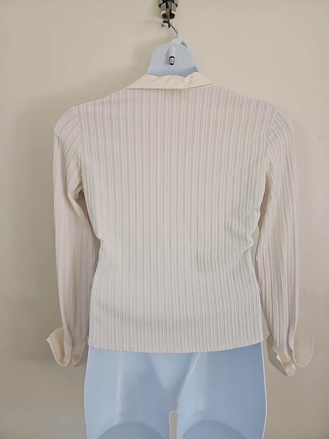 Casual Corner Annex Ivory Stripe Blouse V-neck Collar Long Sleeve French Cuff