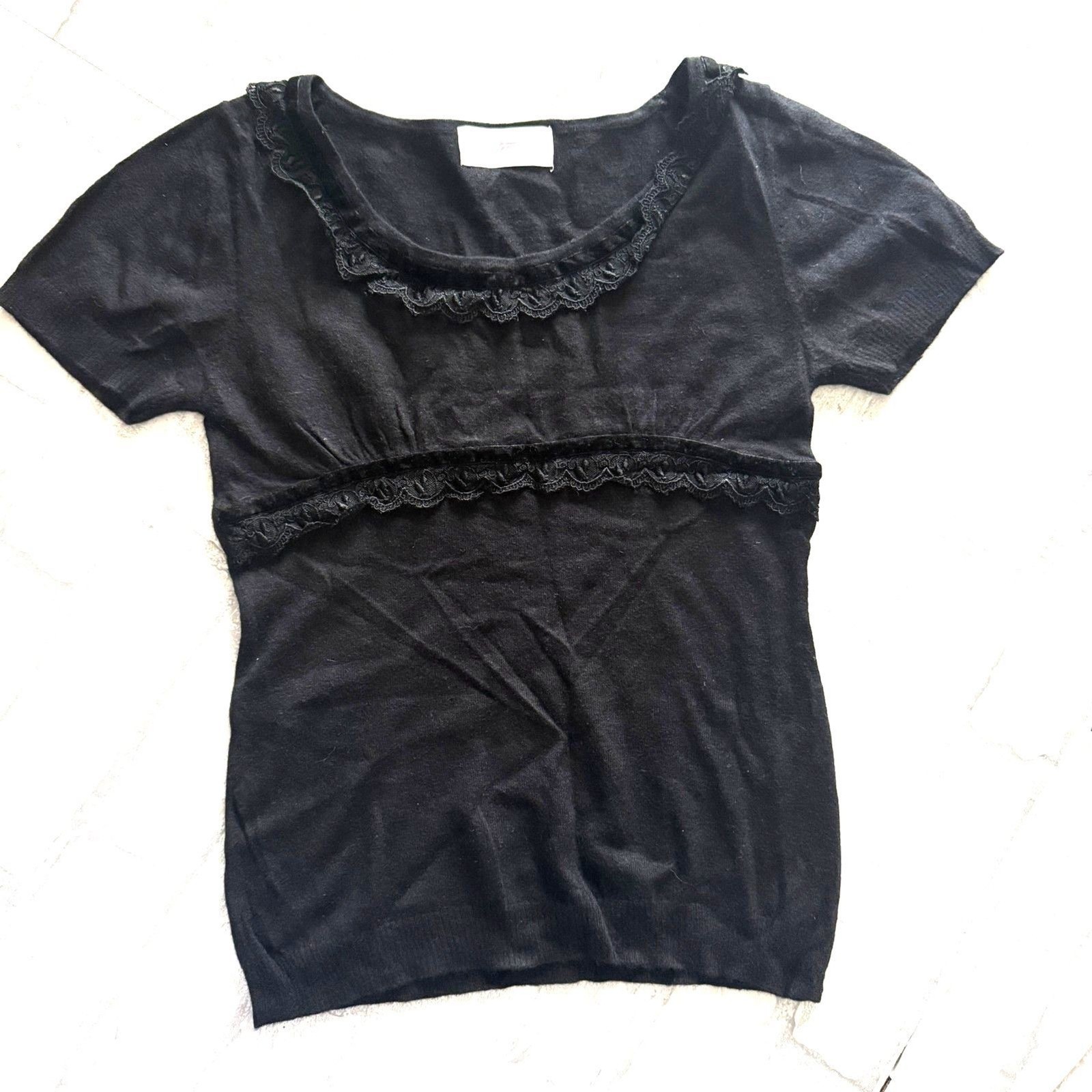 Womens Black Short Sleeve Ruffled Round Neckline Gathered Bust Knit Top No Sz