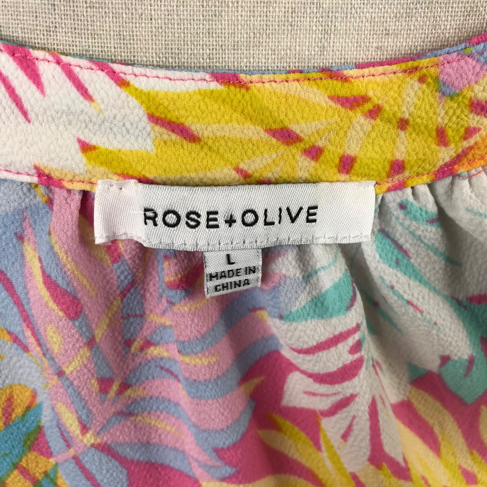 Rose + Olive Floral Top Shirt Blouse Size L Sleeveless Flowy Colorful Tropical