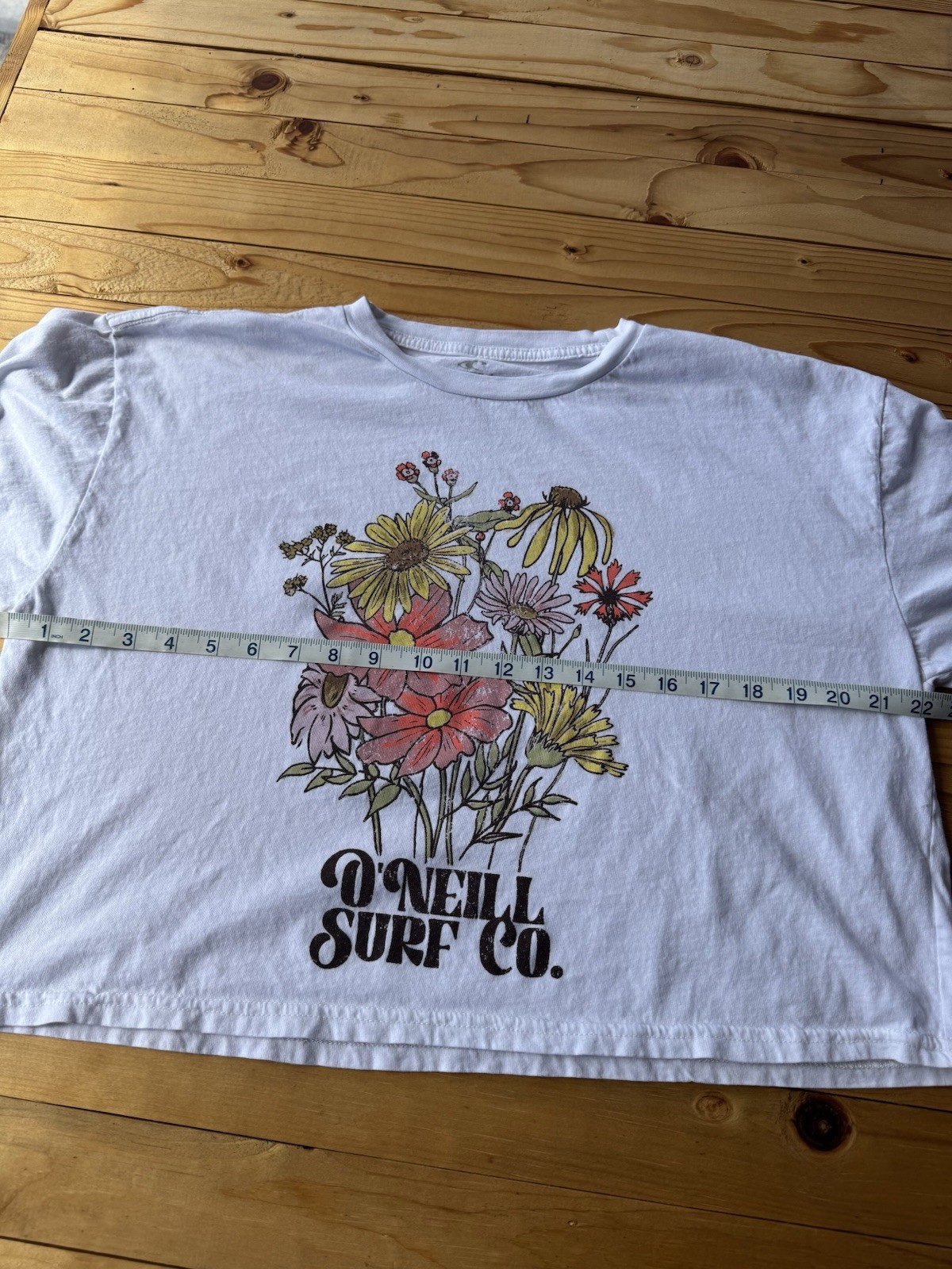 Y2K Cropped Boxy O’Neill Women’s White Wildflower Graphic Short Sleeve Tee