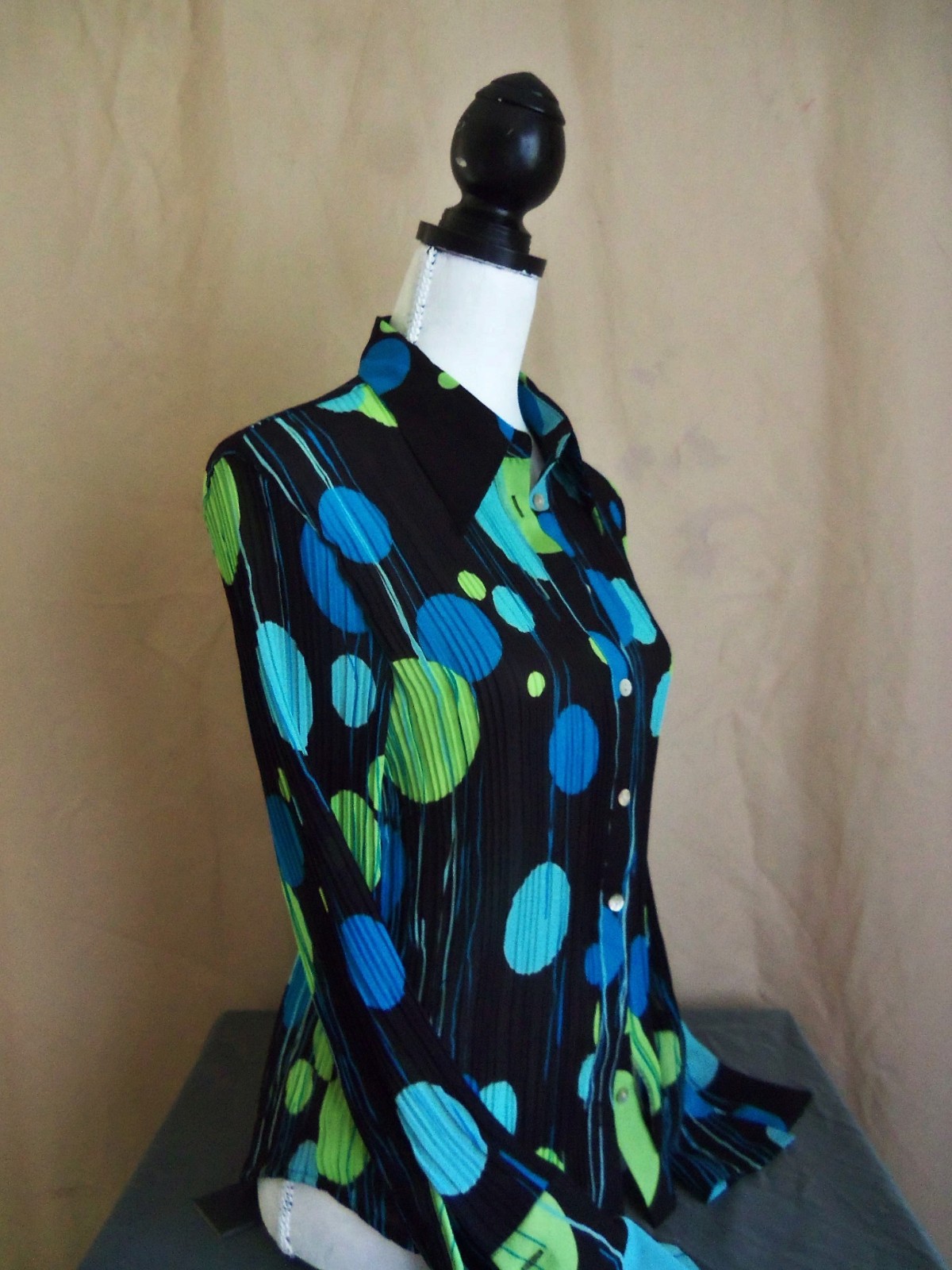 90s Violet & Claire vivid modernist print crinkle polyester blouse. Size M.