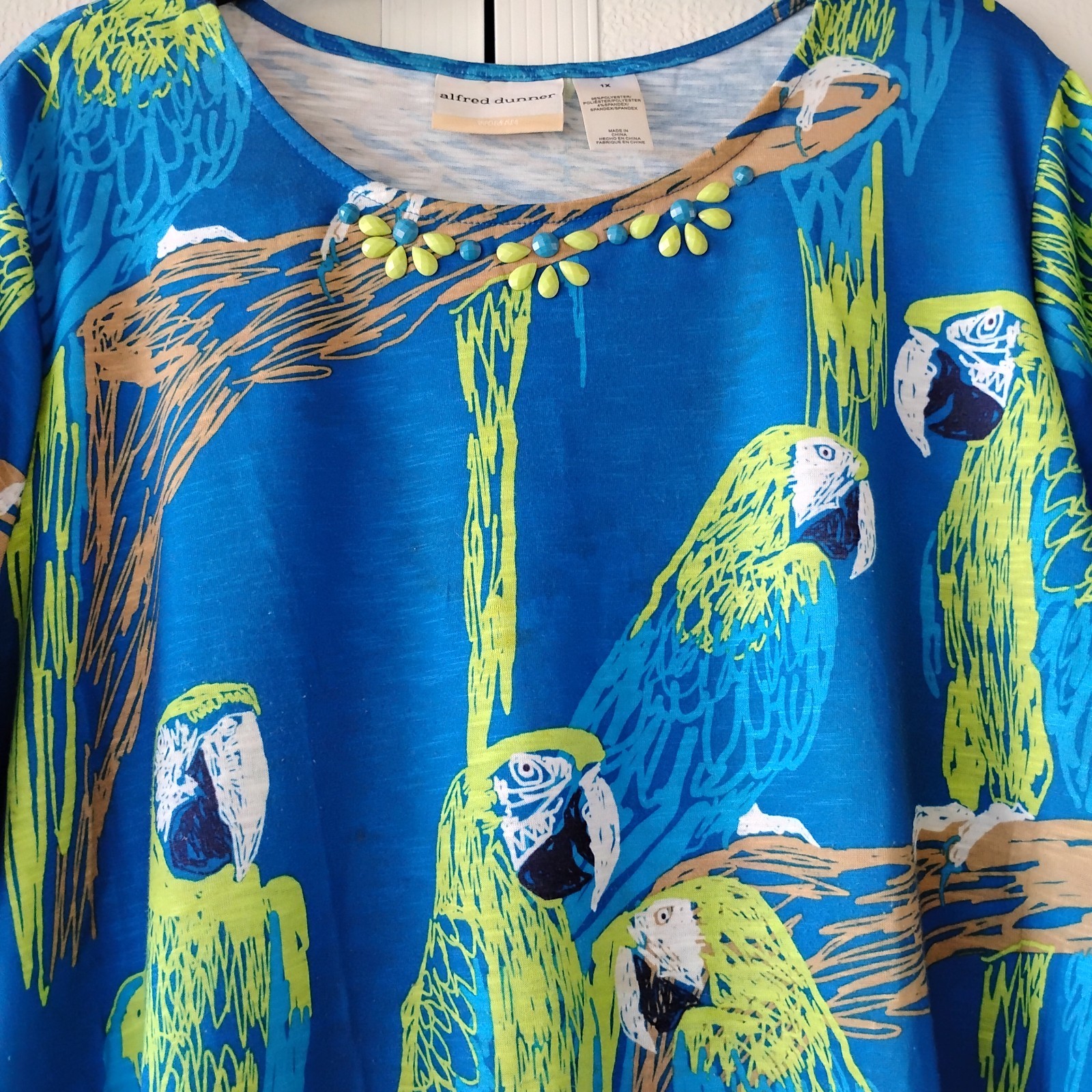 Alfred Dunner Women’s 1X Blue Green Parrot Animal Print Beaded Tunic Top