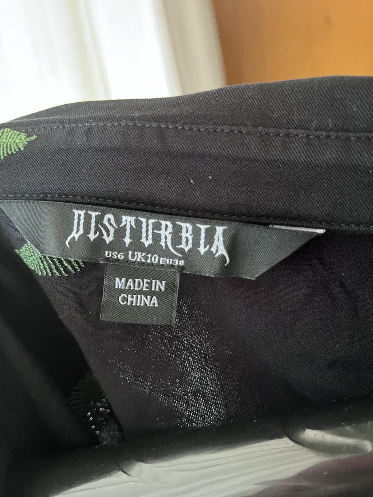 Disturbia Fern Embroidered Black Cropped Button Down Small Shirt Elastic Hem
