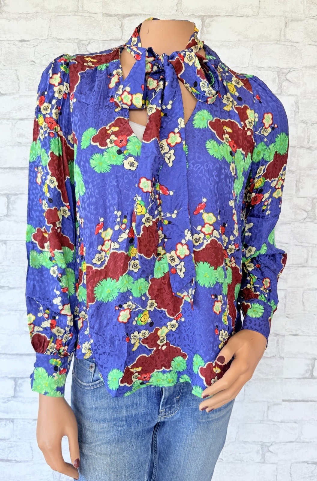 RIXO London Ivy Top in Blue Cherry Blossom Print, Silk Tie Neck Blouse Sz Small